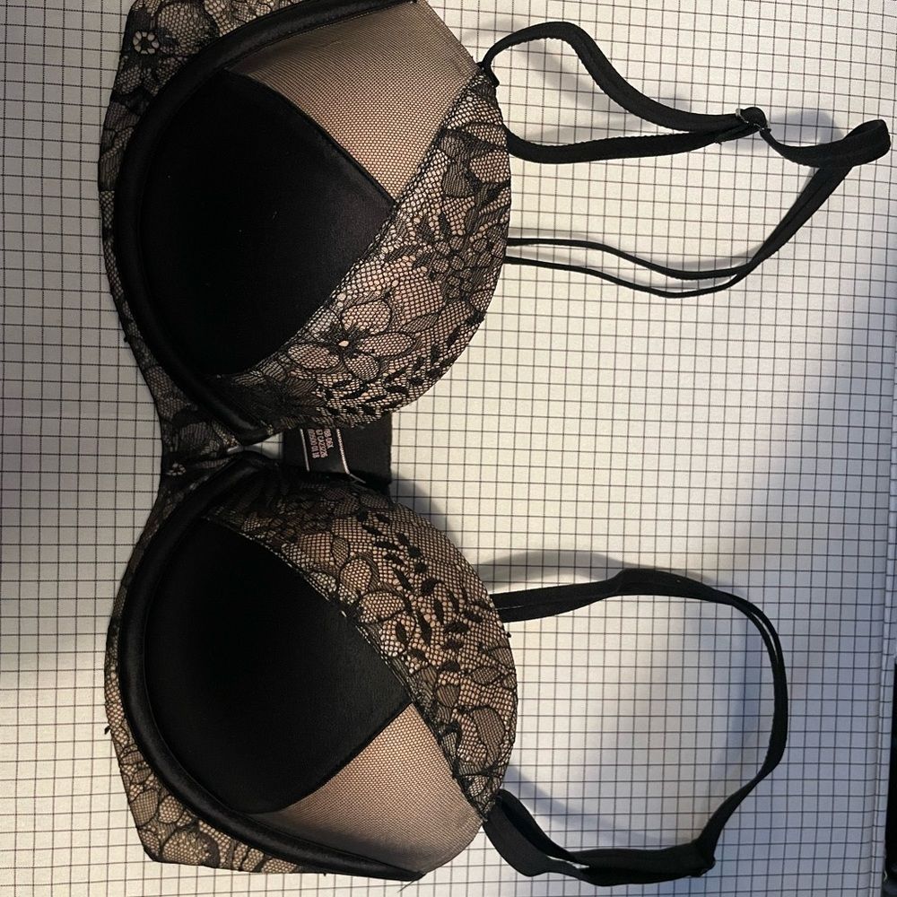 ***Being held for buyer**** - Victoria's Secret Very Sexy bra